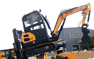 Four 1.8T mini excavators sent to Sweden