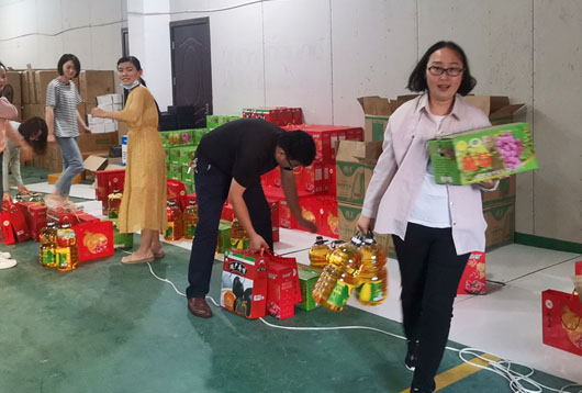 Hightop Machinery Group Distributes Mid-Autumn Festival Welfare Gifts to Employees