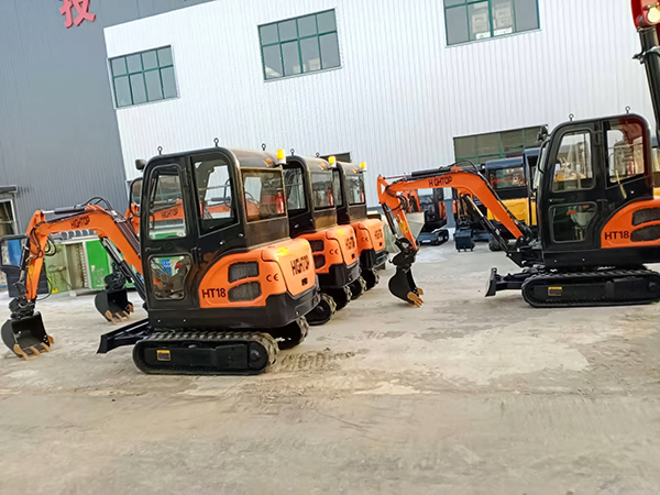 Four 1.8-ton excavators sent to Europe