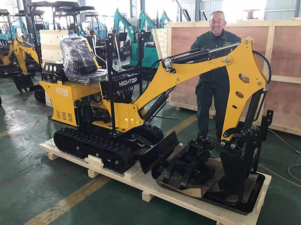 HT08 mini excavator sent to Europe