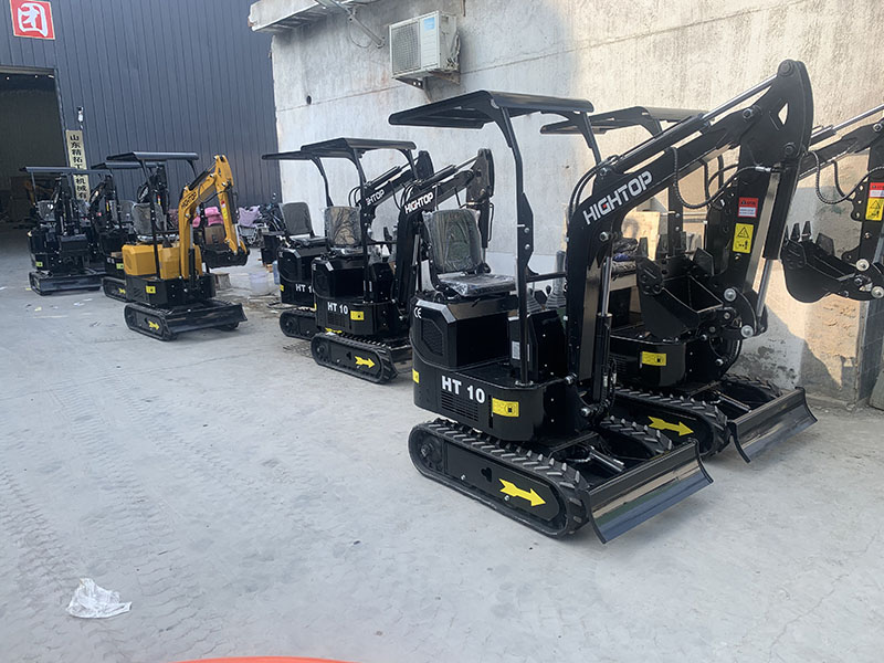 15 HT10C small excavators sent to the United States