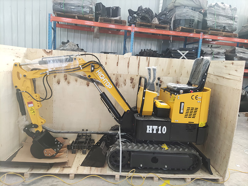 HT10B mini excavator sent to Europe
